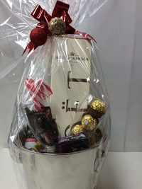 MOET CHANDON N/V GIFT BUCKET WITH 2 FLUTES - Image 1