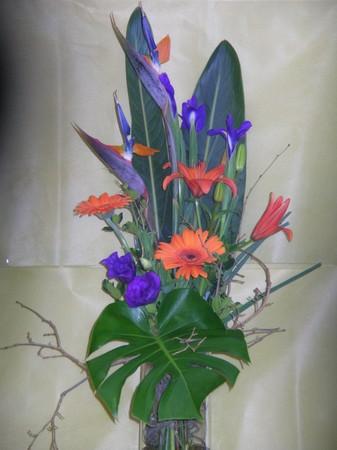FLOWERS IN A VASE - Image 2