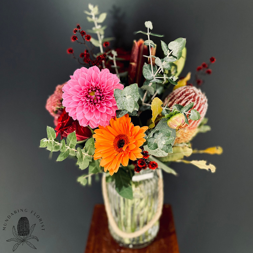 Vibrant Seasonal Blooms in Vase - Image 3