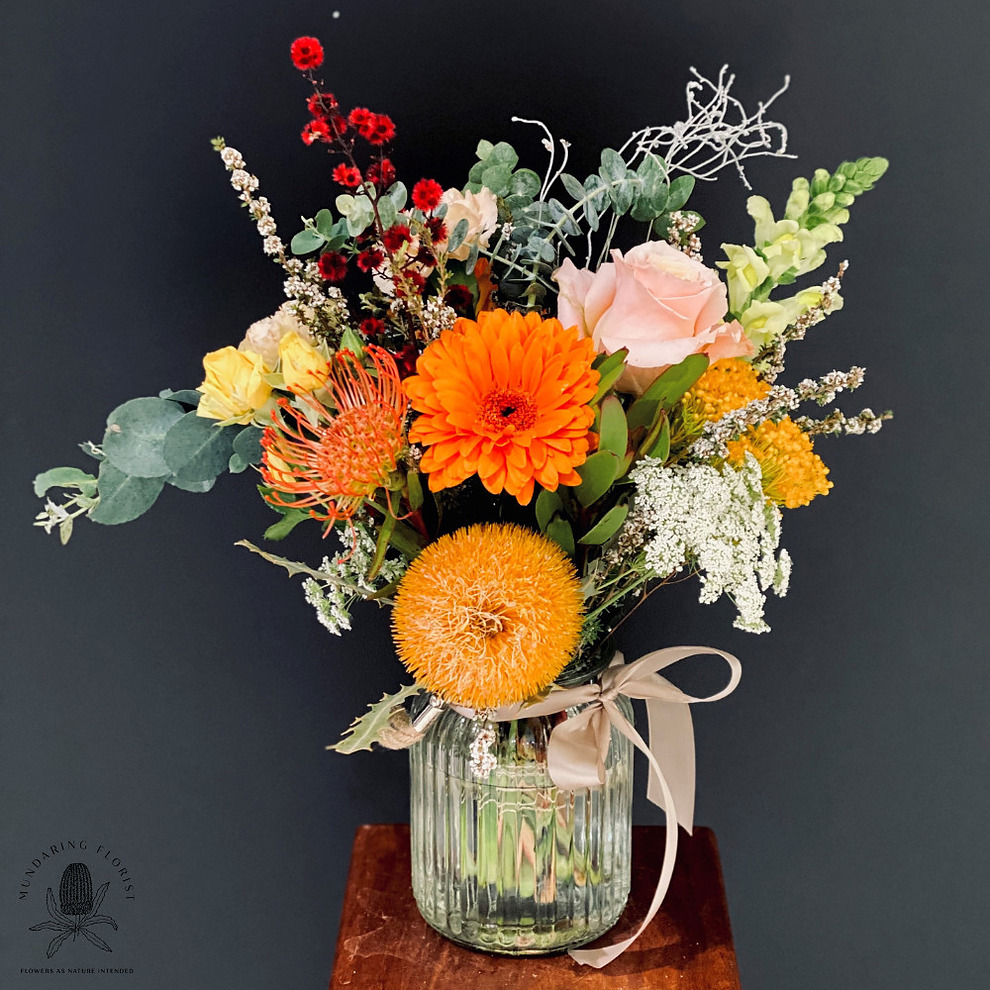 Vibrant Seasonal Blooms in Vase - Image 4