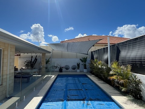 Tapping_pool_Sail_city_Shade_Sail_in_Rainbow_Z16_Silver.jpg